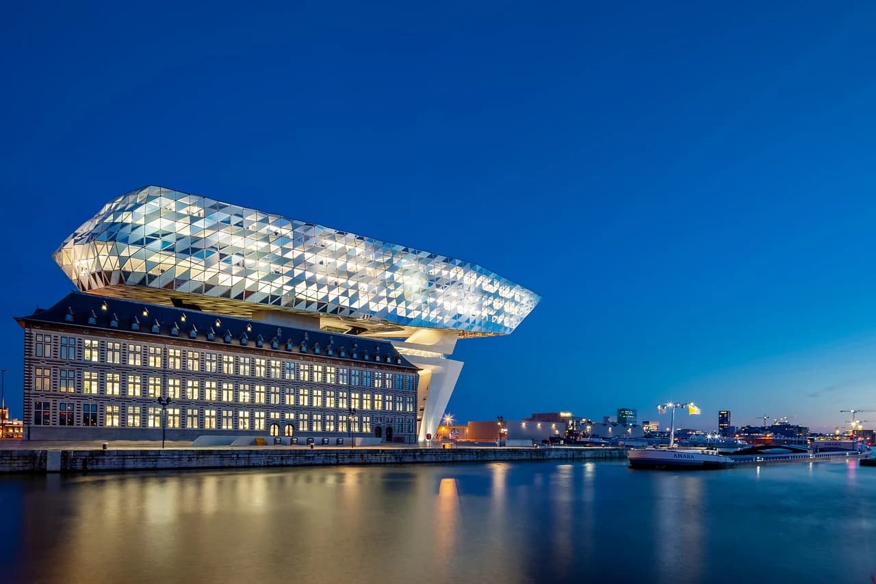The stunning Port House, a modern glass structure perched atop a historic building, is an architectural masterpiece on the harbor.