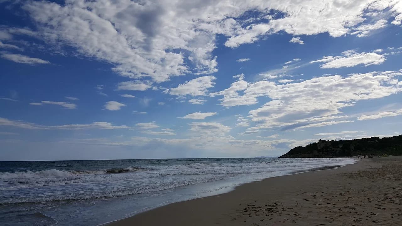The historic, vaulted interior of the Tarragona Cathedral is a masterpiece of Gothic architecture, with its beautiful stonework and high ceilings.